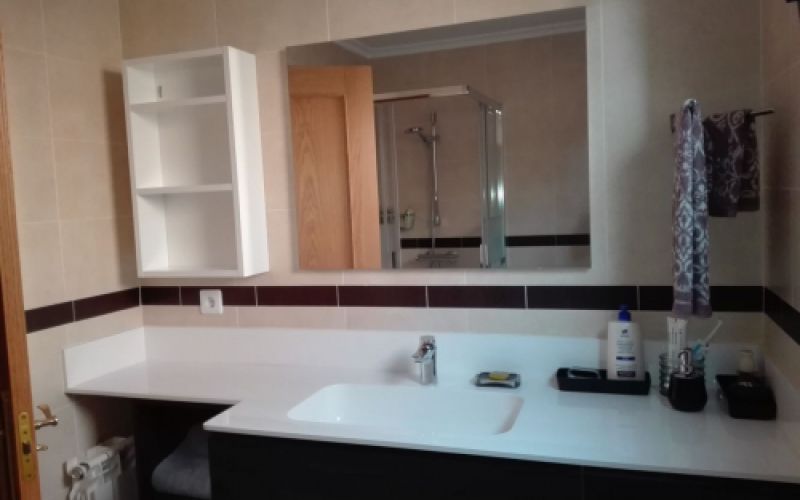 Muebles de cocina elegantes y funcionales diseñados por Tecnimueble