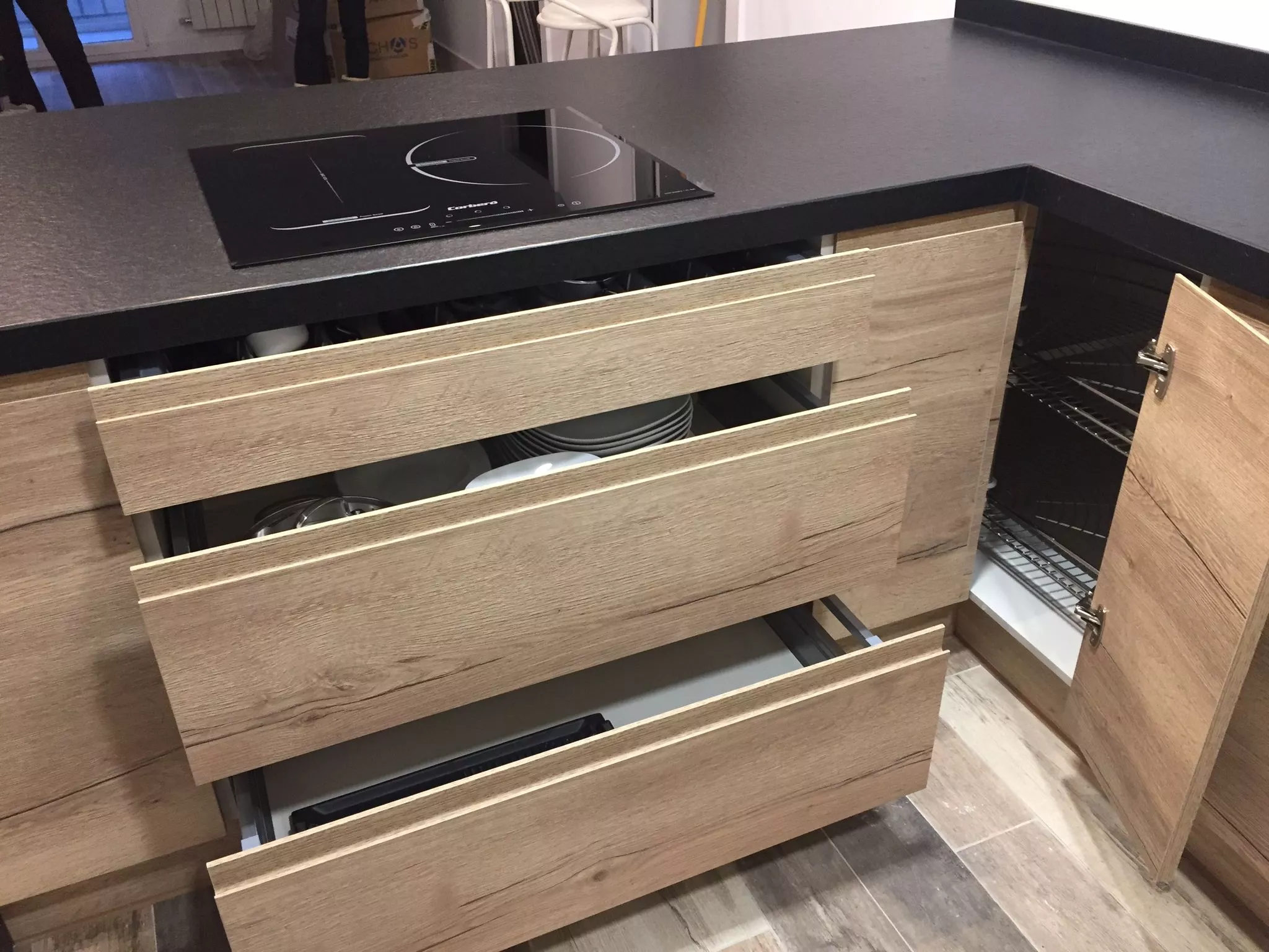 Muebles y accesorios personalizados para cocina y baño de Tecnimueble, adaptados a las necesidades de cada cliente y espacio.