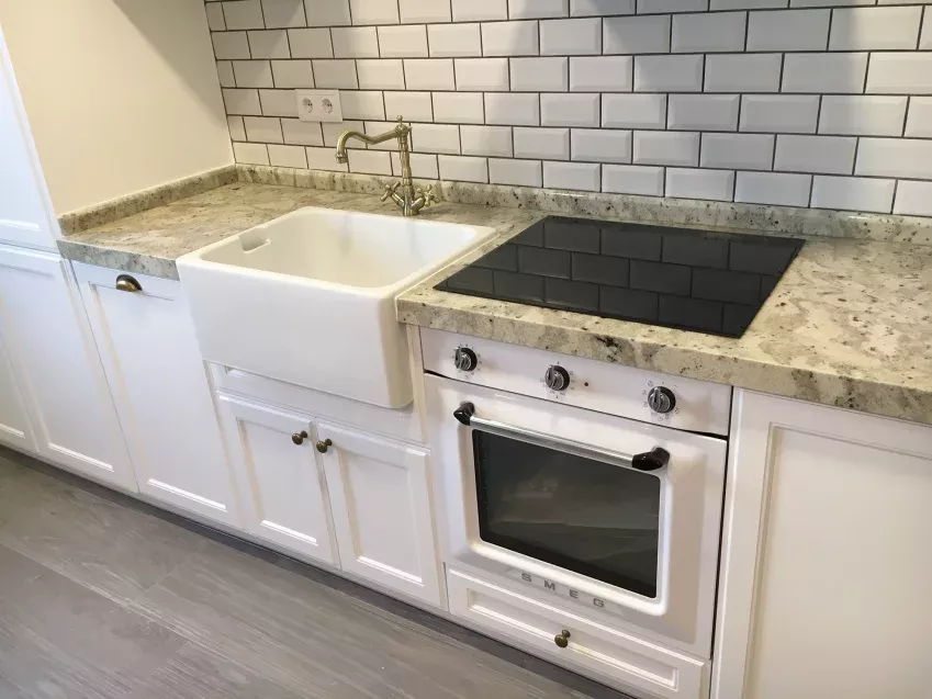 Servicio de reparación de muebles de cocina en Valladolid, realizado por Tecnimueble para restaurar la funcionalidad y estética de tus muebles.