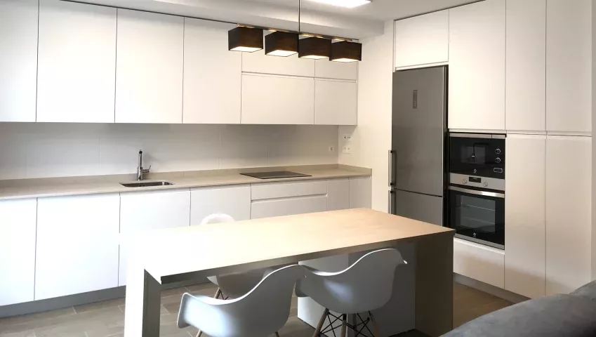 Exhibición de muebles de cocina y baño de Tecnimueble en nuestra tienda en Valladolid, con diseños adaptados a todos los gustos y necesidades.