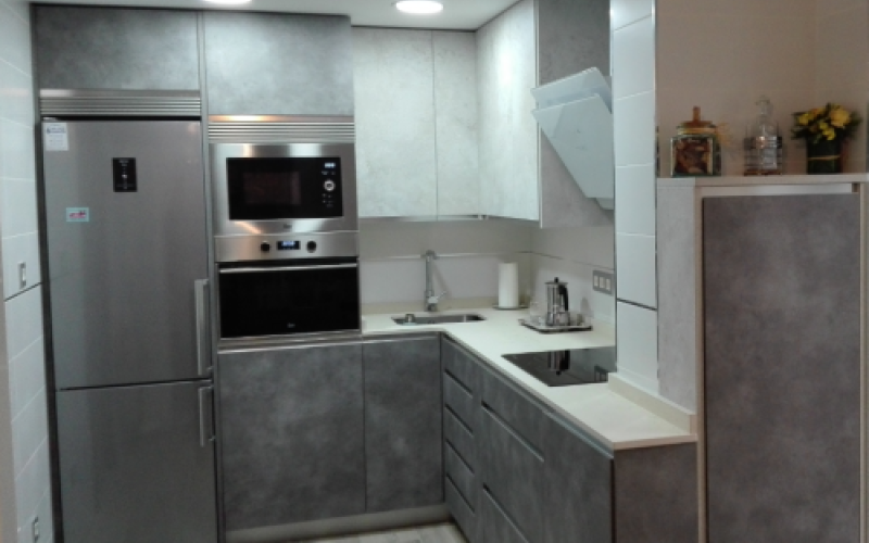 Cocinas de estilo contemporáneo con acabados de alta calidad de Tecnimueble